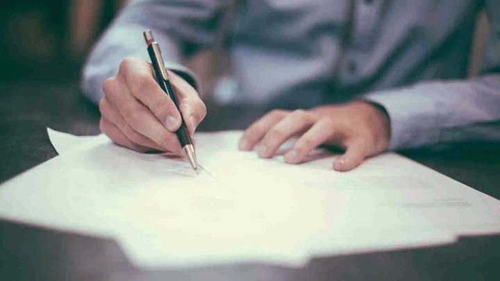 توقيع مستند إعادة ترتيب التزامات